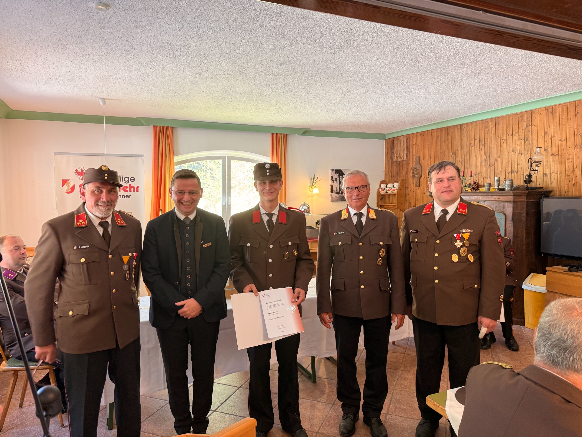 v.l.: Kdt. HBI Andreas Jenewein, BGM HLM Karl Mühlsteiger, OFM Thomas Eller, BFKDT OBR Thomas Reiner, Kdt. Stv. OBI Josef Grasl