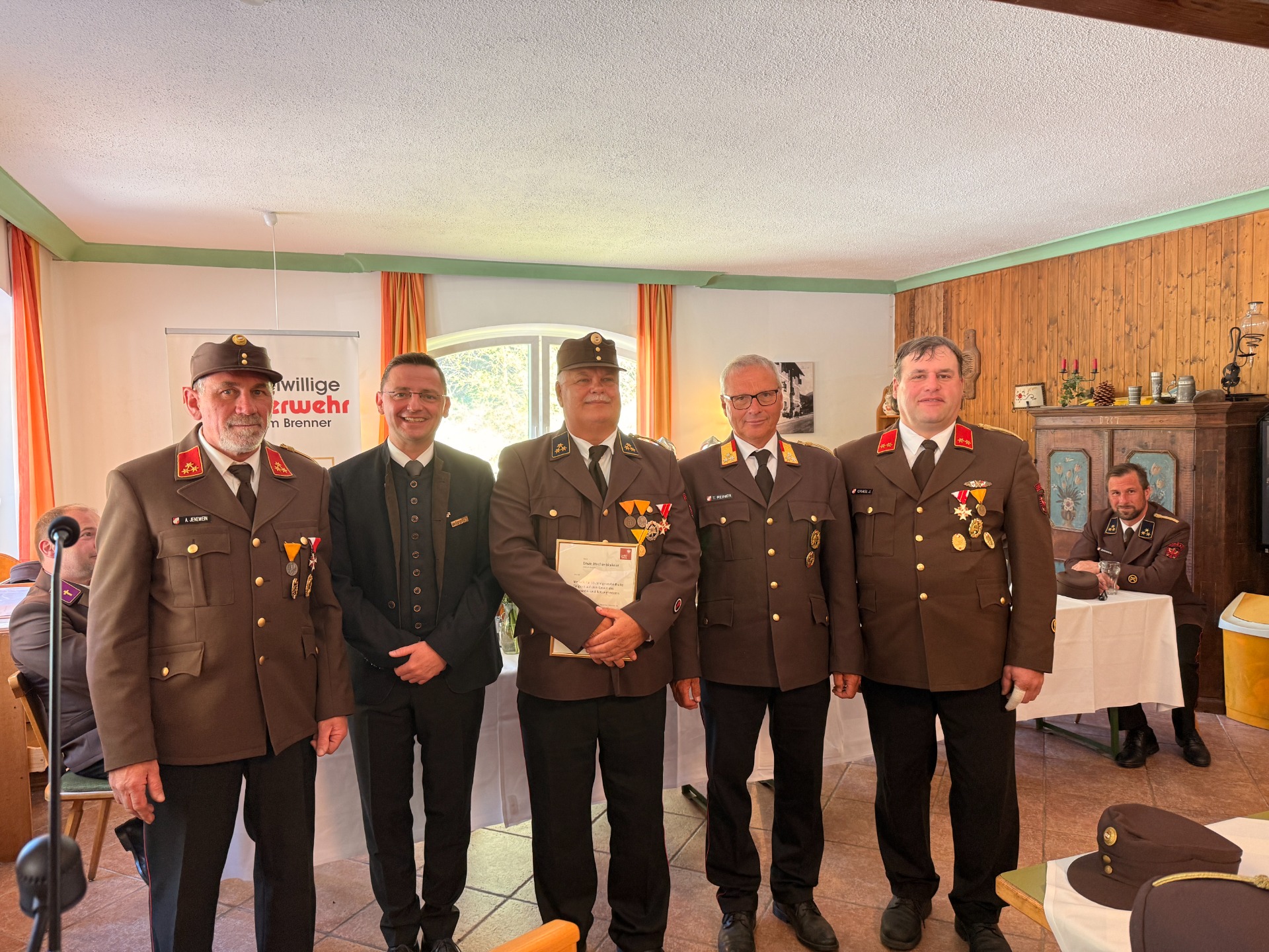 v.l.: Kdt. HBI Andreas Jenewein, BGM HLM Karl Mühlsteiger, HV Erwin Hechenblaikner, BFKDT OBR Thomas Reiner, Kdt. Stv. OBI Josef Grasl